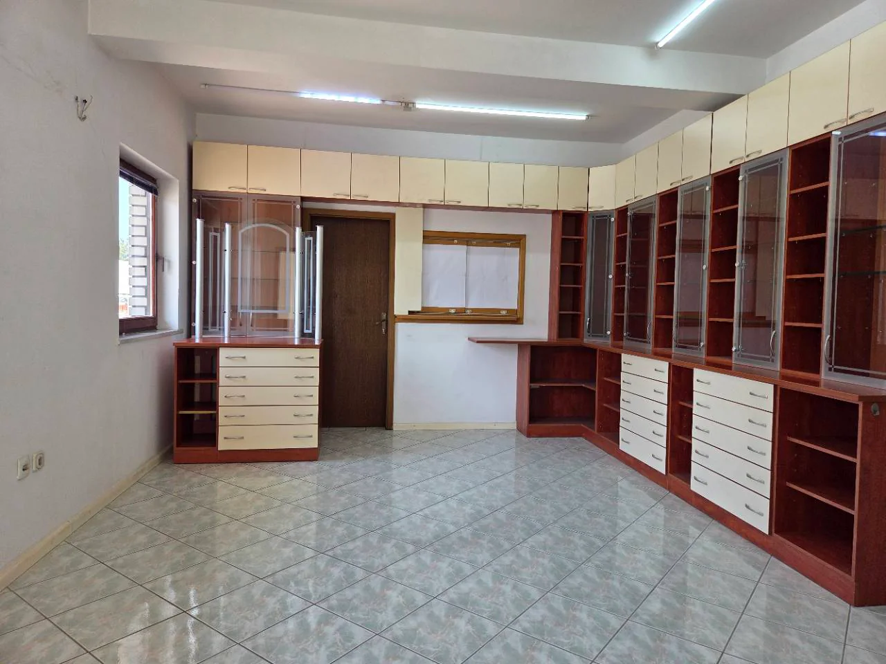 Деловен простор 44 m² за наем - фотографија 3
