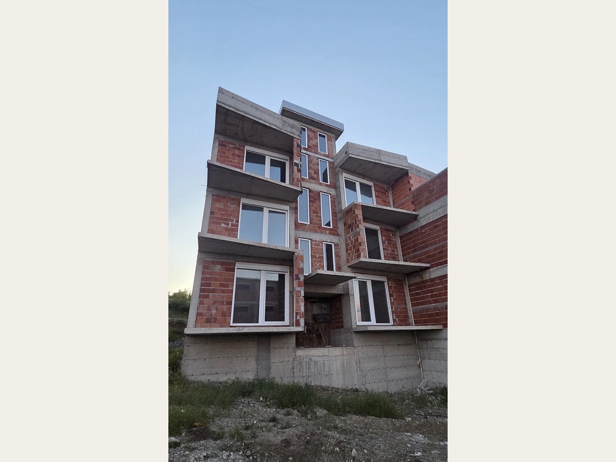 Куќа 400 m² во Гевгелија со апартмански концепт