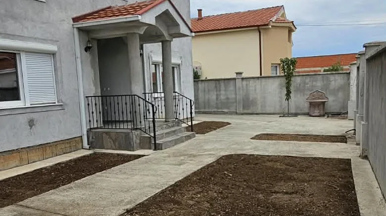 Нова куќа 270 m² на парцела од 402 m² во Караорман
